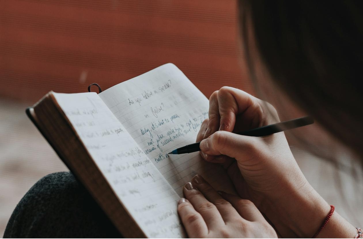 北京作文助手小程序開發(fā)，自由創(chuàng)作高質量作文